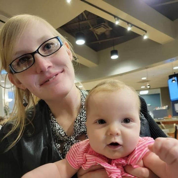 Meet your Posher, Alexis - Picture 2 of 5